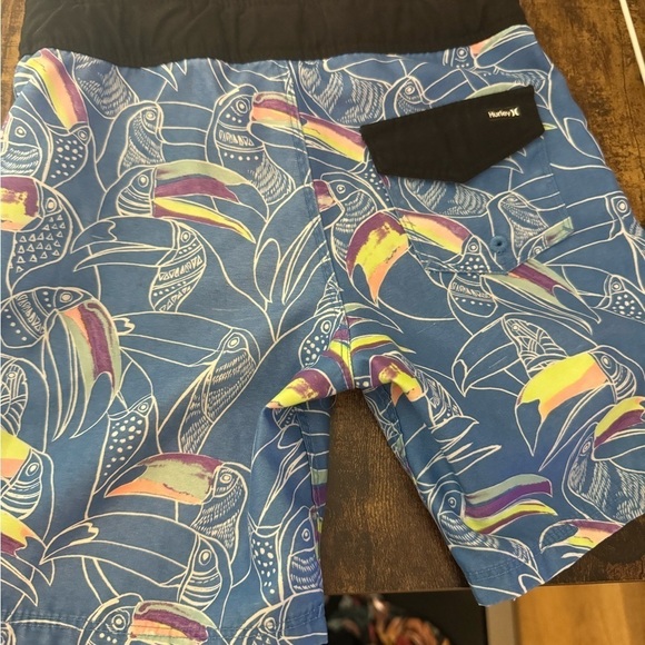 2 pairs of boys Hurley swim trunks. Size 4 - Picture 2 of 6